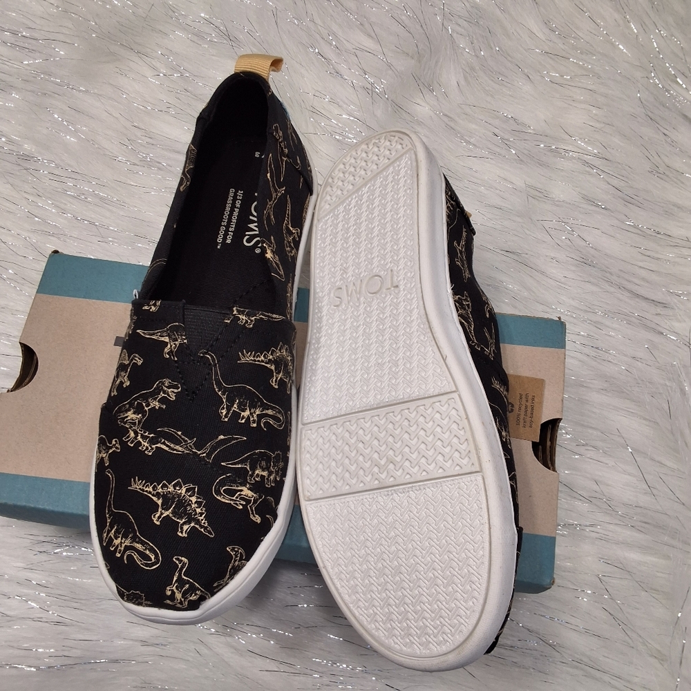 New TOMS Baja black glow in the Darck Dino Sketches print- size 3 Youth - Picture 3 of 7